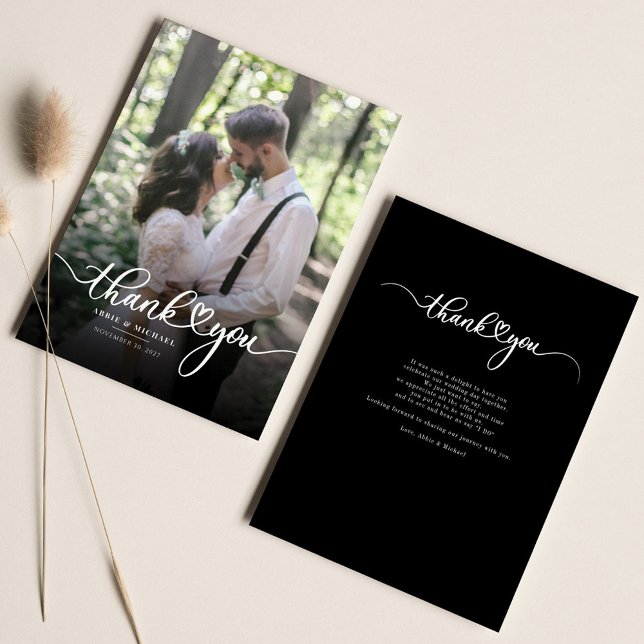 Nota de agradecimiento a través de la mano a los B (Newlyweds Photo Hand-Lettered Script Wedding Thank You Note Card)