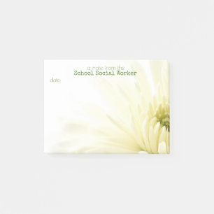 Nota de post-it del asistente social de la escuela