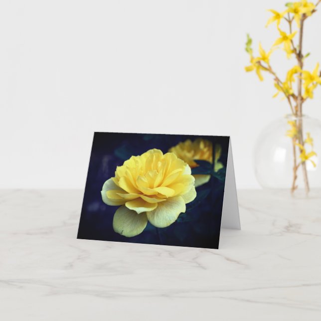 Nota en blanco de flor rosa amarilla (flor amarilla)