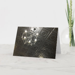 Nota en blanco sobre techo de tonos de aluminio