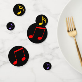 Notas musicales de cumpleaños en mesa con confeti