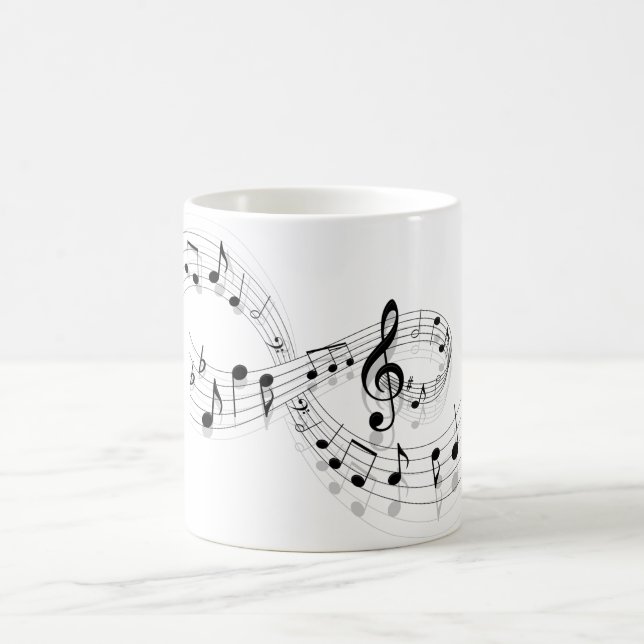 Notas musicales sobre una línea de personal taza (Centro)