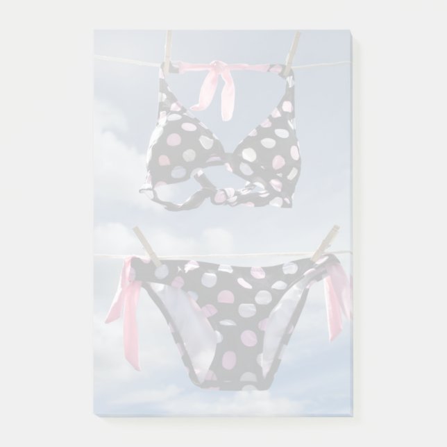 Notas Post-it® Bikini colgando en una tela (Anverso)