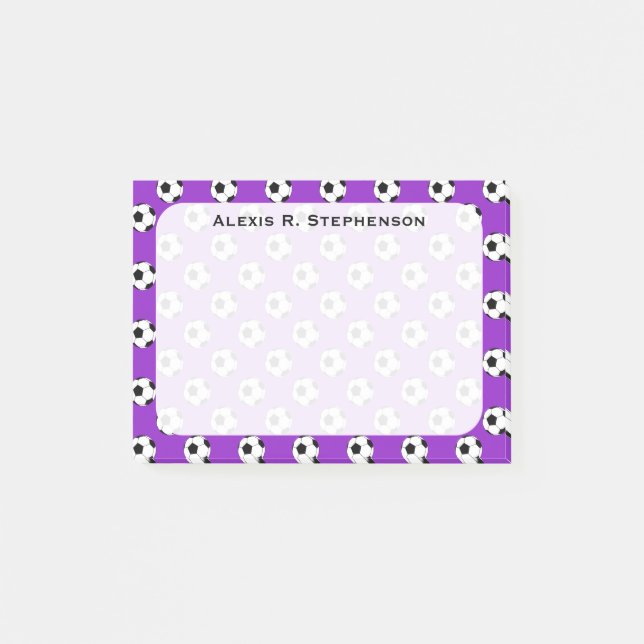 Notas Post-it® Bolas de fútbol monograma en morado (Anverso)