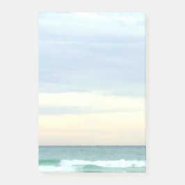 Notas Post-it® Colores soñados de Destin en un escritorio