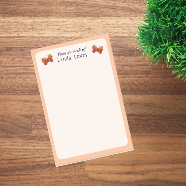 Notas Post-it® De la mesa de la mariposa Naranja (From the desk of post it notes with orange butterflies.)