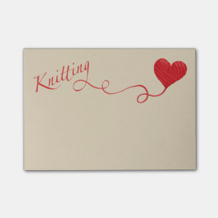 Notas Post-it® El hacer punto con hilado del corazón en rojo