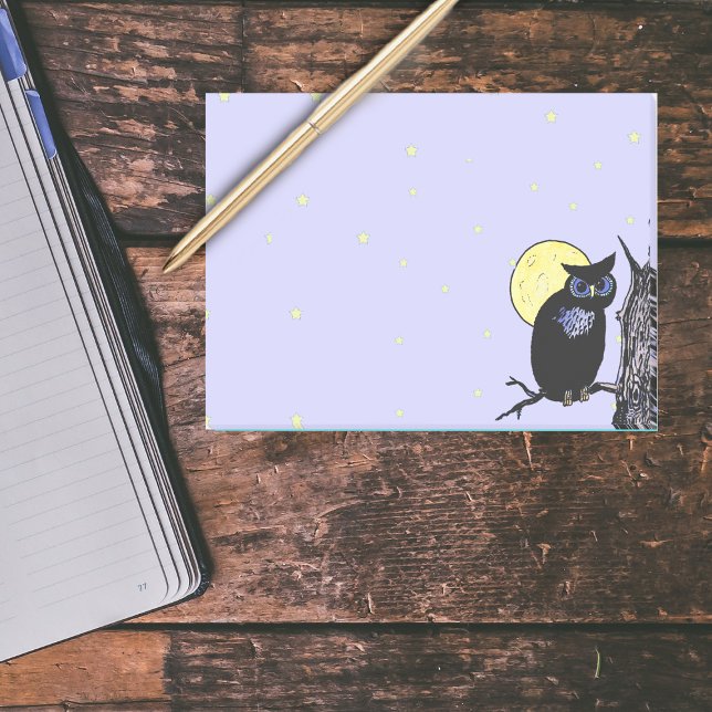 Notas Post-it® Estrellas de la luna del árbol de búho negro (Black owl in tree full yellow moon with stars on light blue post it notes.)