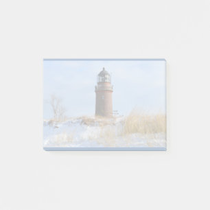 Notas Post-it® Faro Robusto en una Costa Rocosa en Invierno