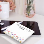 Notas Post-it® Flor silvestre floreciente personalizada<br><div class="desc">Bonito de notas para ti mismo o un regalo para el profesor tal vez, personalizado con la redacción de tu personalizado, como "una maravillosa y floreciente nota de" y un nombre. El diseño incluye un borde de flores silvestres de bonito y espacio en blanco para sus notas. Por favor, navegue...</div>