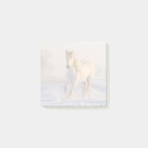Notas Post-it® Hermosa Gallopaje de Caballo Blanco en la Nieve