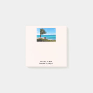 Notas Post-it® Hermoso árbol de palma ventoso en una playa tropic