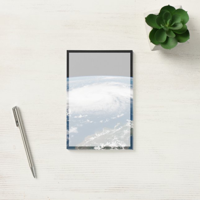 Notas Post-it® Huracán Dorian Sobre El Océano Atlántico. (Oficina)