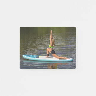 Notas Post-it® Joven guerrera 1 posar en SUP
