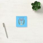 Notas Post-it® Magen persa David Menorah<br><div class="desc">Esta imagen fue adaptada de una antigua teja judía persa y cuenta con una menorah con un Magen David (Estrella de David) enmarcado por ramas de olivo. Se han conservado las imperfecciones de la imagen original pintada a mano. Personalizar agregando su propio texto.</div>