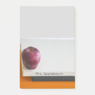 Notas Post-it® Moderna pila de libros de Apple roja nombre de pro