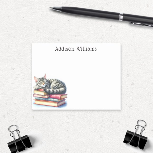 Notas Post-it® Napa personalizada de gato en la pila de libros (Subido por el creador)