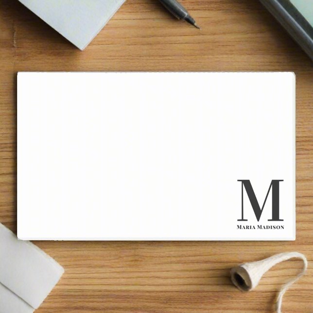Notas Post-it® Nombre inicial moderno monogramado en blanco y neg (Subido por el creador)