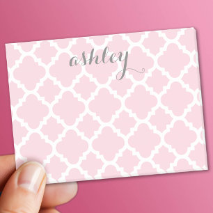 Notas Post-it® Nombre personalizado del patrón de quatrefoil rosa
