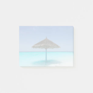 Notas Post-it® Playa tropical panorámica con paraguas de paja
