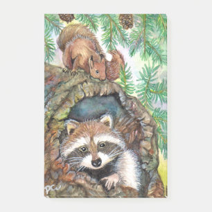 Notas Post-it® Racoon en el agujero del árbol con la ardilla