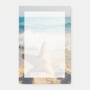 Notas Post-it® Starfish en una foto de una playa de arena