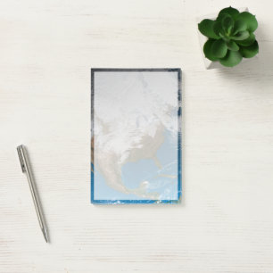 Notas Post-it® Tierra Fuerte con nubes simuladas sobre Norteaméri