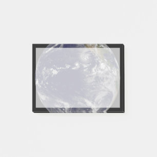 Notas Post-it® Tierra Llena Que Muestra Varias Tormentas Tropical