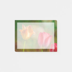 Notas Post-it® Tulipanes rojos y amarillos sobre fondo texturizad