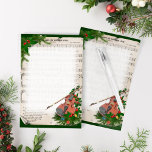 Notas Post-it® Vintage Christmas Sheet Music con violín festivo<br><div class="desc">Este diseño de estilo vintage se caracteriza por un violín decorado con hojas huecas, bayas y pinares, con un desplazamiento de fondo de chapa de Navidad vintage, también decorado con brotes de pino y hojas holgadas. El diseño de los Navidades festivos tiene un fondo verde oscuro. El centro se desvanece...</div>
