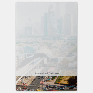 Notas Post-it® Vista de la línea de metro de la ciudad y rascaci