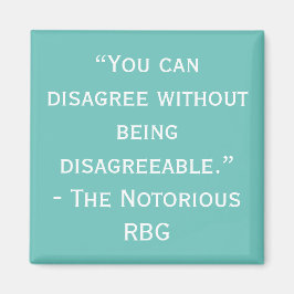 Notorio RBG discrepa con el imán de citas