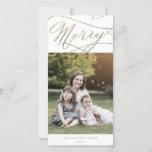 Novedades románticas de oro de navidad de fotos fa<br><div class="desc">Esta romántica tarjeta de vacaciones de familia de fotos navideñas de oro alegre y de oro es el saludo perfecto y sencillo de las vacaciones. El moderno diseño clásico presenta vistosos remolinos y florituras con una preciosa y elegante tipografía de Relieve metalizado de oro con chaflán a mano con letras...</div>