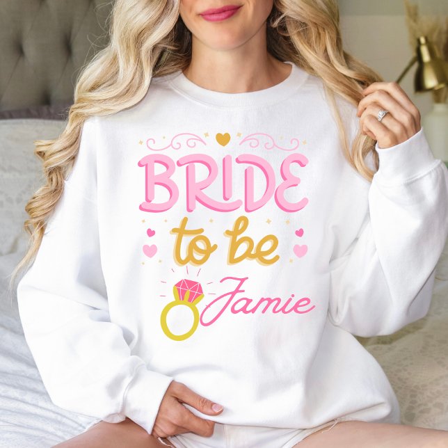 Novia a ser sudadera Personalizado (Customize this cool bride to be sweatshirt with the name of the bride. Promote the bride to be. )