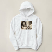 Novia gótica con suéter de dibujos esporádicos en 