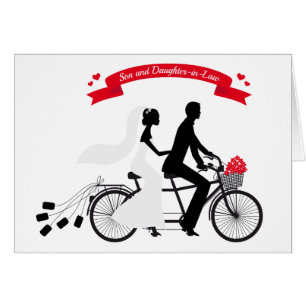 novia y novio en la bicicleta del boda
