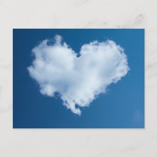Nube en forma de corazón en tarjeta del cielo azul (Anverso)