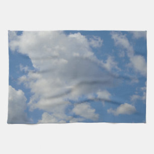 Nubes blancas/grises y toalla de cocina del cielo 