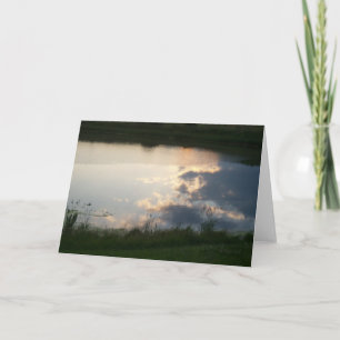 Nubes en tarjeta de la charca