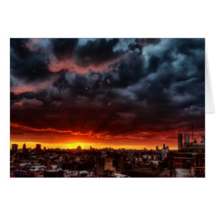 Nubes, puesta del sol y rojo