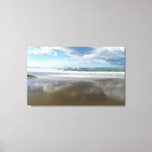 Nubes reflejadas en el agua. Arte digital, pintura