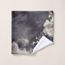 Nubes, sobre azul oscuro