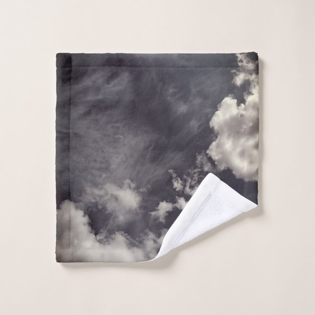 Nubes, sobre azul oscuro (Toallita)