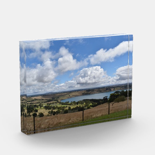 Nubes sobre el bloque de fotos del lago Gnotuk Cam (Izquierda)