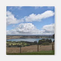 Nubes sobre el imán Camperdown del lago Gnotuk