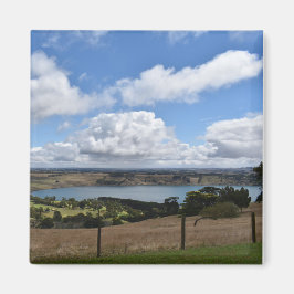 Nubes sobre el imán Camperdown del lago Gnotuk