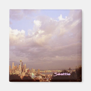 Nubes sobre el imán hermoso de Seattle