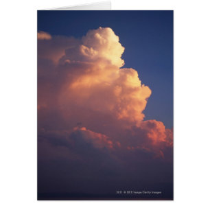 Nubes sobre el mar al atardecer