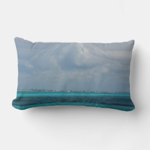 Nubes sobre la almohada lumbar del Gran Caimán
