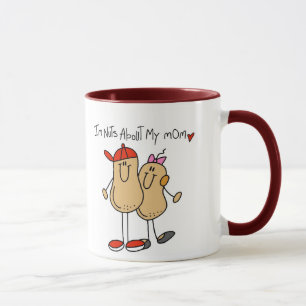 Nueces sobre mi taza del Mamá-Hijo